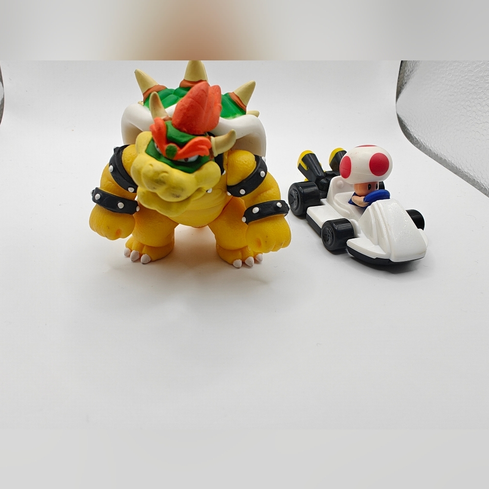 Nintendo Super Mario Bowser King Koopa & Mario  Kart Toad Race Car Toy Figures